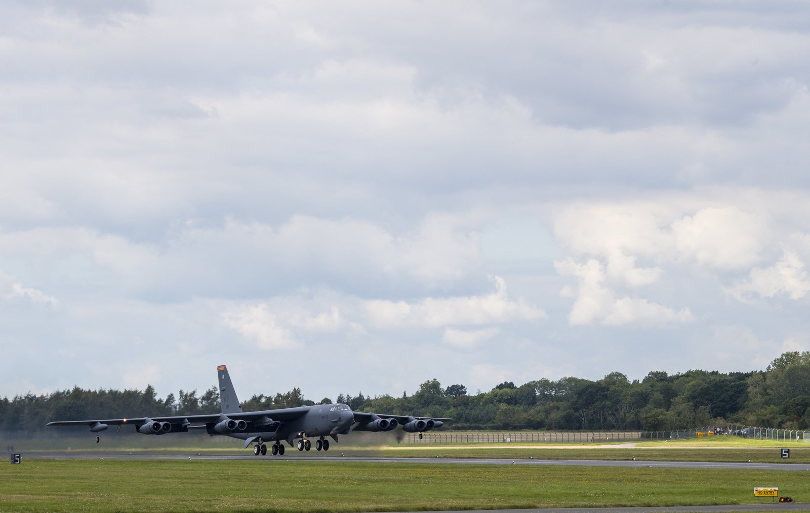 B-52H bomber taking off from RAF Fairford runway